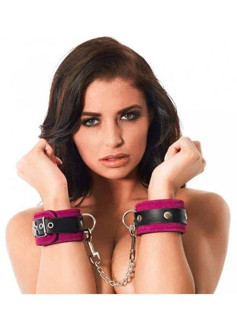 Adjustable hand cuffs with ergonomic design for comfort and security
