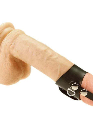 Anillo Penis Strap featuring a flesh-toned realistic sleeve with a black adjustable strap and metal ring details