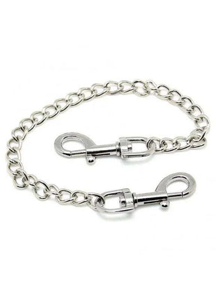 Durable chain with secure hooks for versatile fastening and easy handling