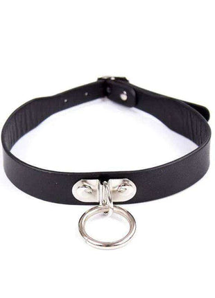 Collar Adjustable 43 cm in black smooth material with an adjustable buckle and silver-tone ring attachment