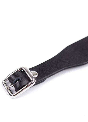 Collar Adjustable 43 cm in black, with a smooth narrow strap and shiny silver-tone metal buckle