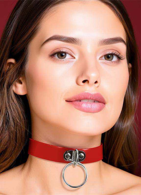 Collar with Ring in red vegan leather, featuring a silver-tone central metal ring and buckle fastening