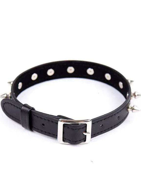Collar with Spikes in black synthetic leather, featuring silver studs, an adjustable buckle and stitched edges