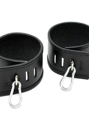 Adjustable cuffs accessory in stylish versatile design