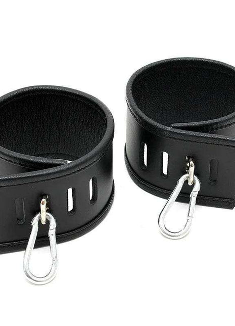 Adjustable cuffs accessory in stylish versatile design