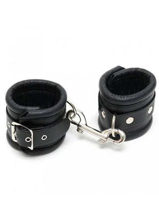 Hand Cuffs LUX 7 CM in black leather with padded cuffs, silver rivets, buckles and a connecting chain