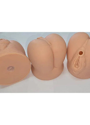 Labia shaped whistle
