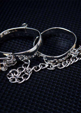 Elegant 8cm metal ankle cuff for women in minimalist design
