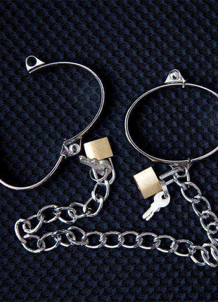 Metal Hand Cuff for Men 7cm, silver-colored metal cuffs with circular bands, short chains, and small locks