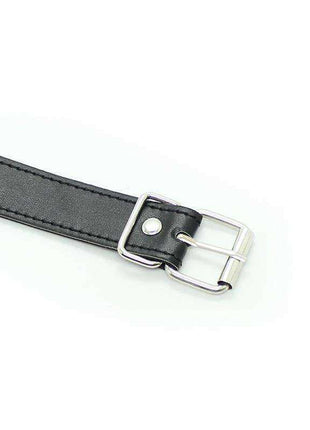 Metal O-Ring Gag Ring: 5 cm with a black stitched strap and shiny silver adjustable buckle