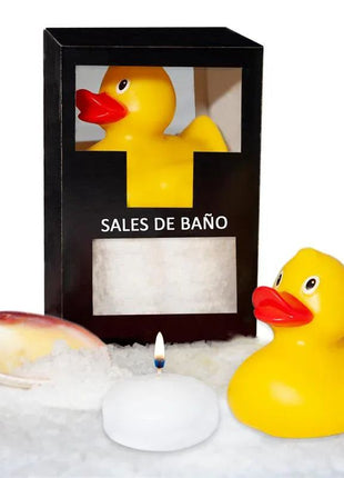 Set Bath Salts Coconut 150gr with a yellow rubber duck, white bath salts, shell-shaped dish, and small candle