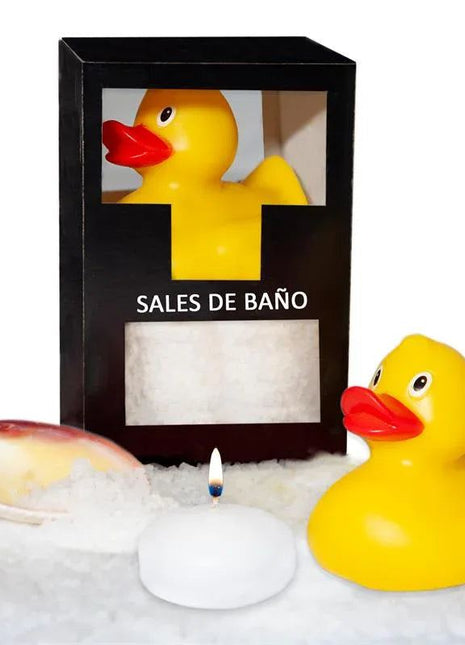 Set Bath Salts Coconut 150gr with a yellow rubber duck, white bath salts, shell-shaped dish, and small candle